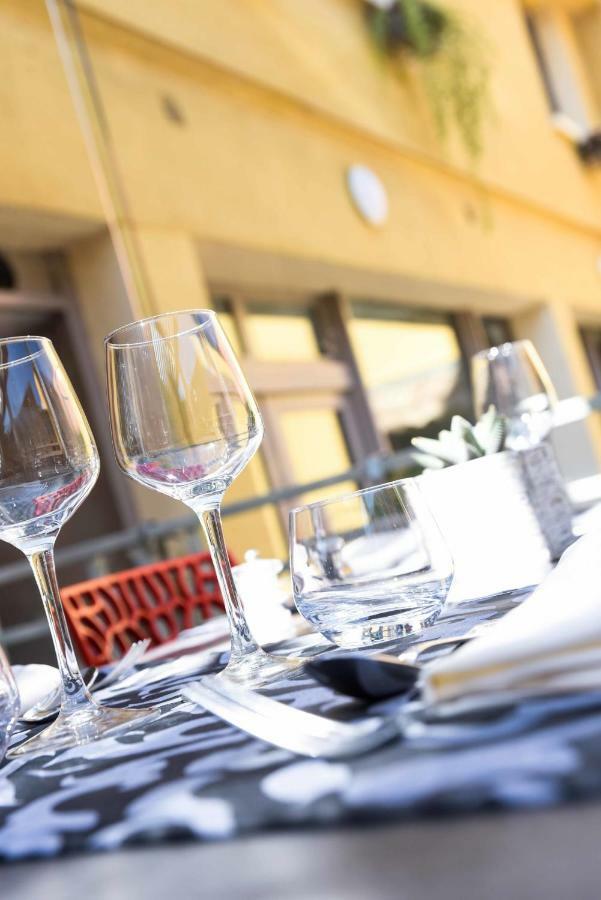 Logis Hotel Restaurant Azalees Tournon-sur-Rhone Exterior foto