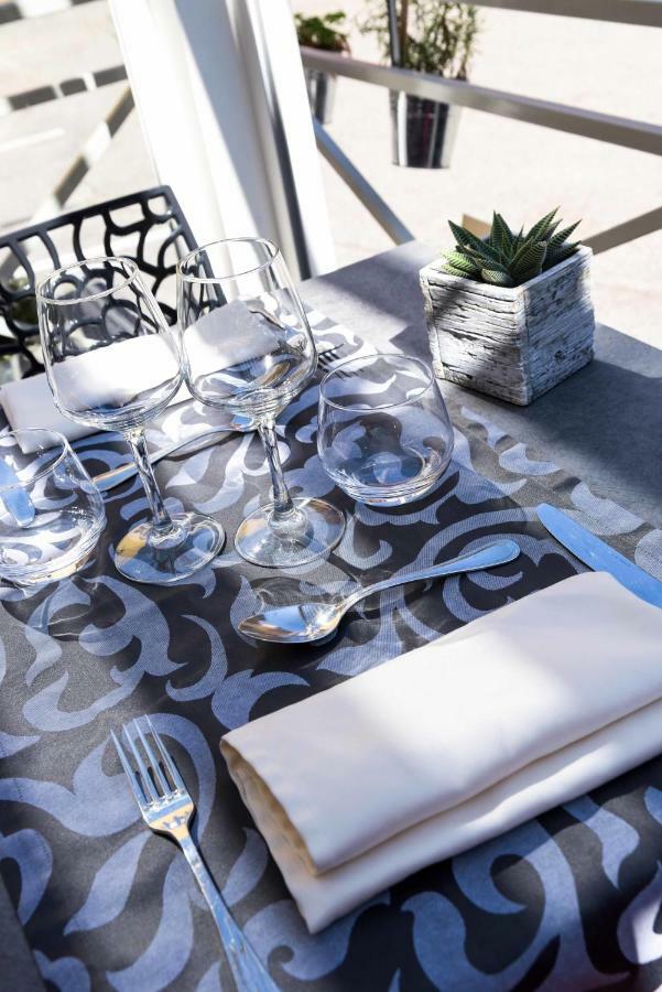 Logis Hotel Restaurant Azalees Tournon-sur-Rhone Exterior foto